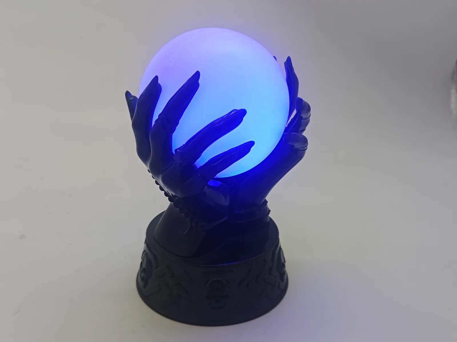 LED Halloween Witch Hand Crystal Ball - Color Changing Atmosphere Lamp for Party Decor