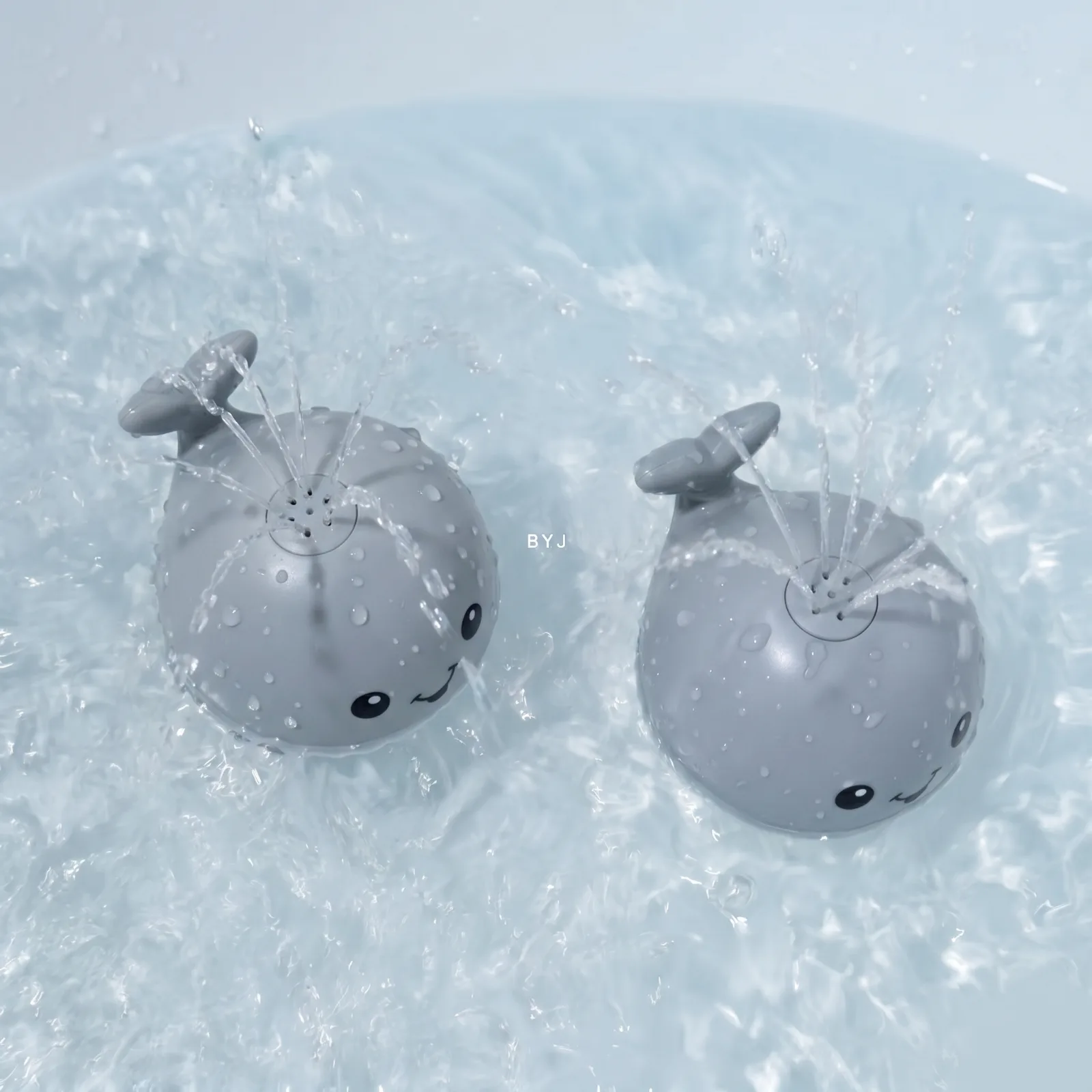 Induction Water Spray Whale Bath Toy 2